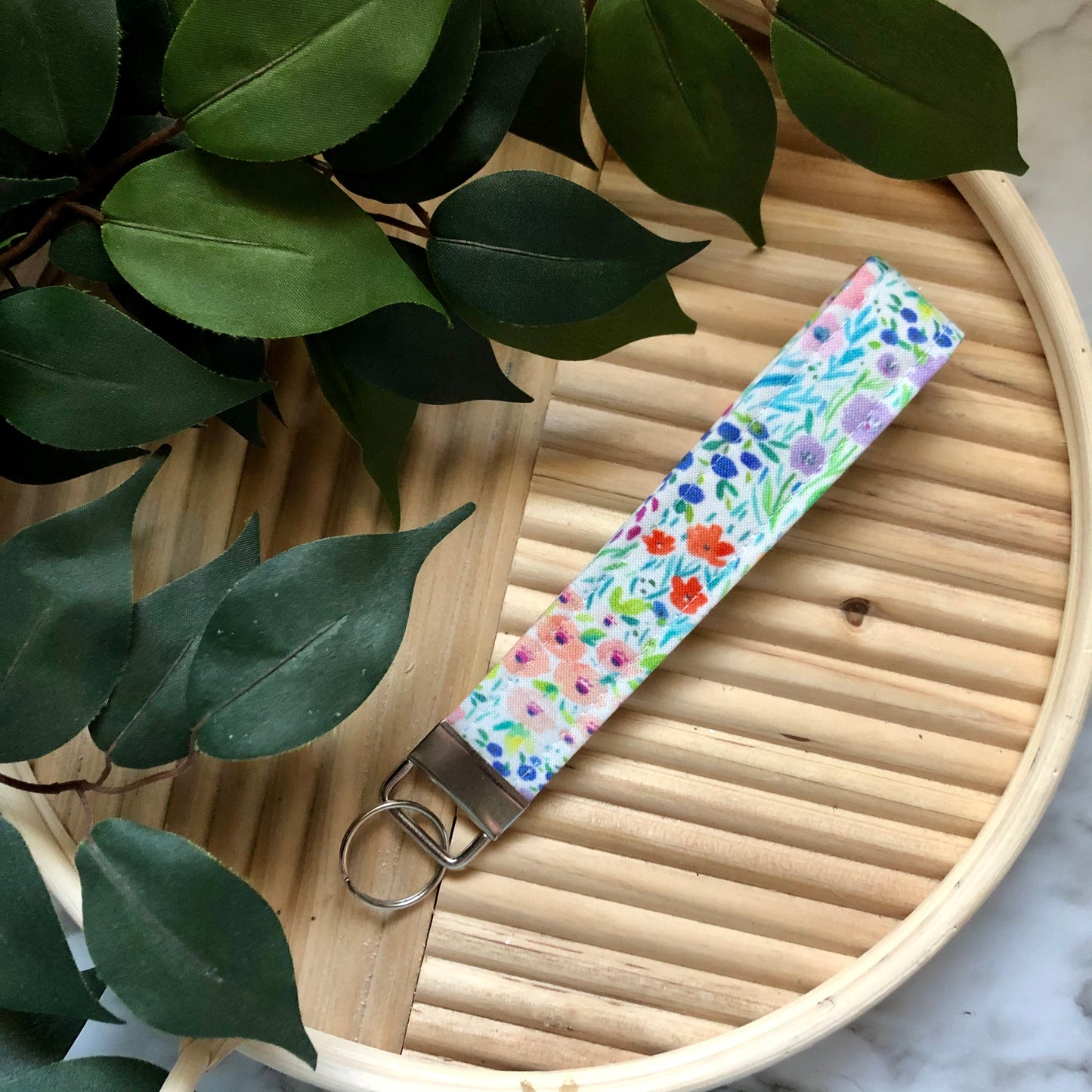 White Garden Floral Print Fabric Wristlet Keychain, Key Fob